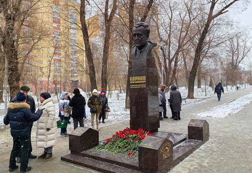 ​В Мотовилихе установлен памятник выдающемуся конструктору Юрию Калачникову