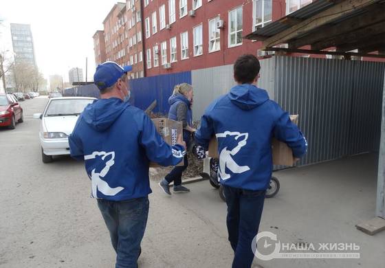 «Единая Россия» передала гуманитарную помощь в службу социальных участковых