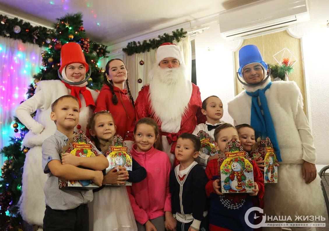 ​В Мотовилихинском районе прошло новогоднее представление для детей
