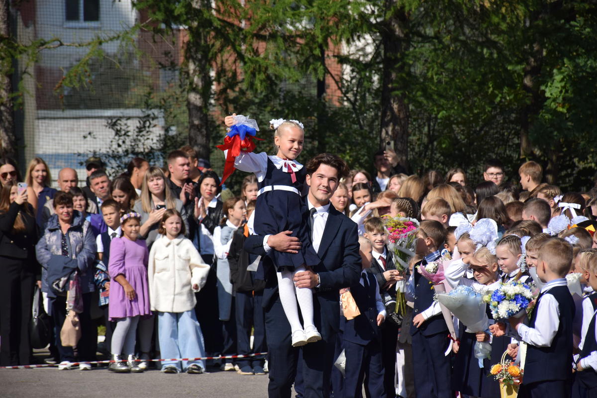 В Мотовилихе прошли торжественные линейки ко Дню знаний