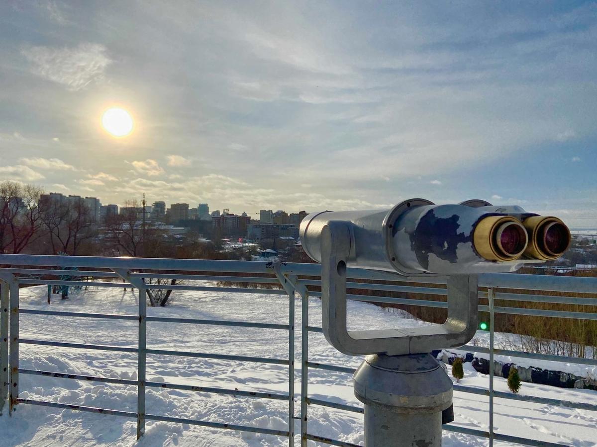 Бинокулярный телескоп у Пермского планетария