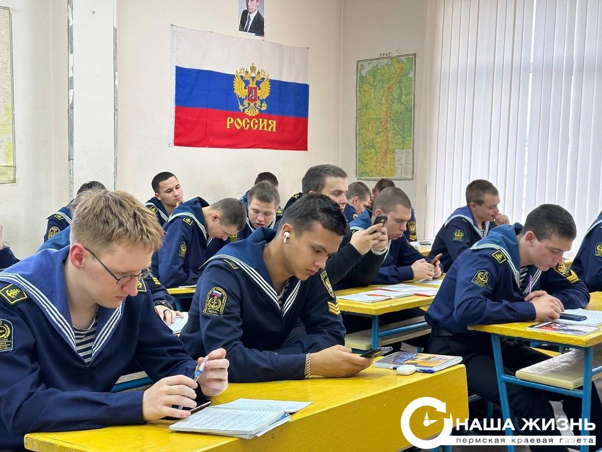 ​Студенты Мотовилихи принимают участие в конкурсе на знание Конституции РФ
