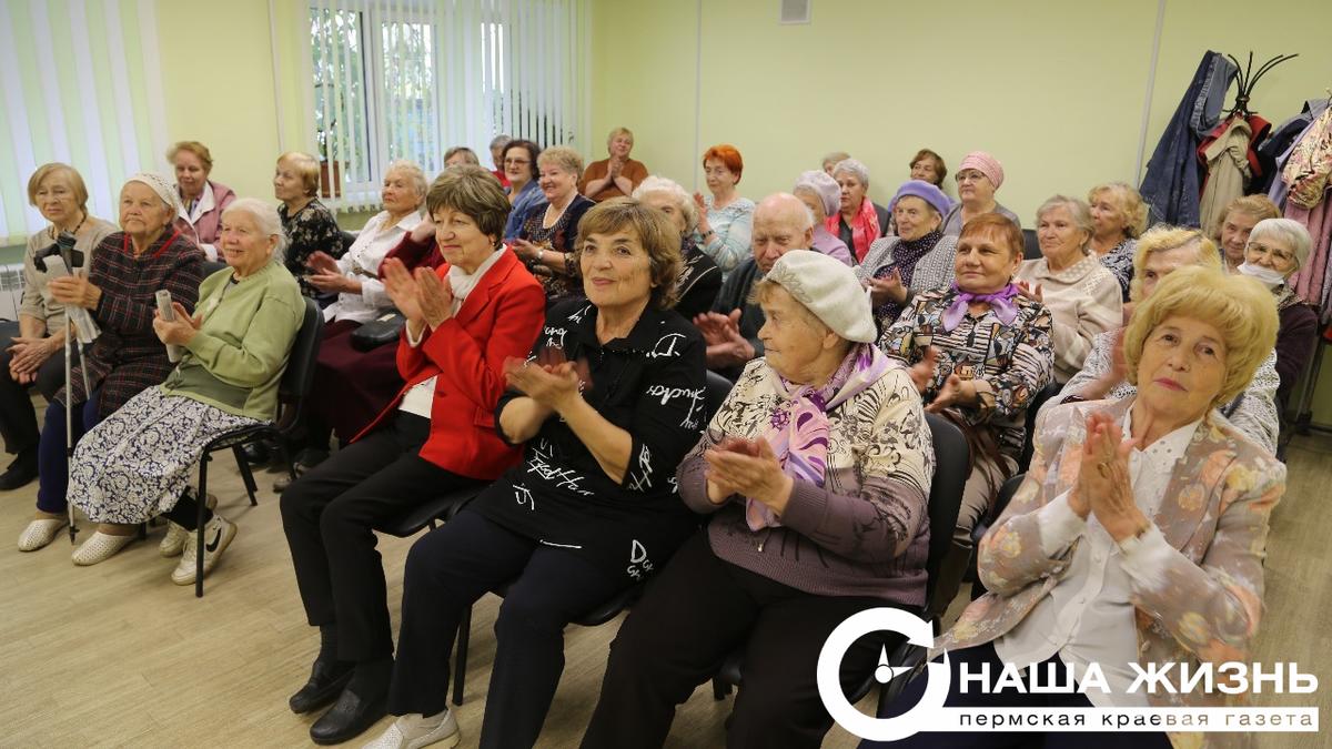Жителей Мотовилихи поздравили с Днем пожилого человека