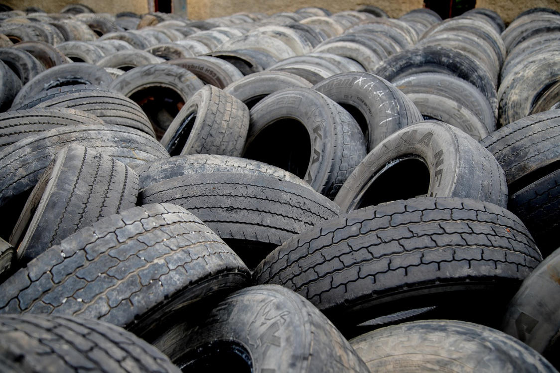 С начала года жители Прикамья сдали на утилизацию свыше тысячи тонн старых автомобильных покрышек
