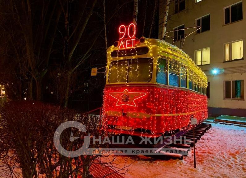 В Перми украсили трамваи к Новому году