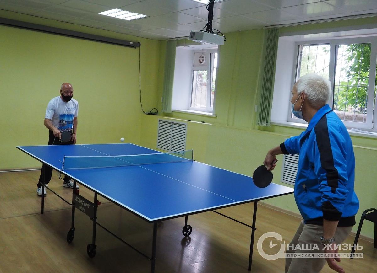 ​По инициативе Александра БОЙЧЕНКО в общественном центре «Агат» появился новый стол для настольного тенниса