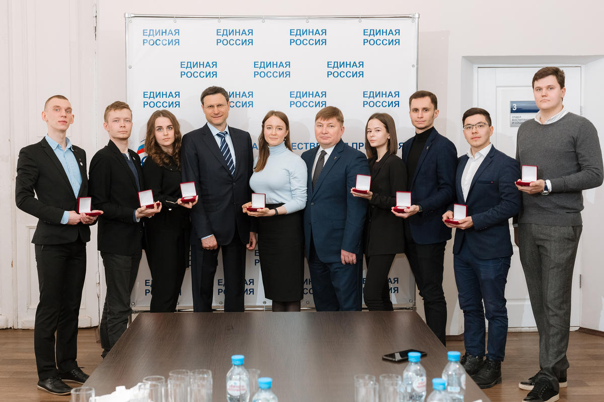 Волонтерам мотовилихинского штаба вручили памятные медали от Президента России
