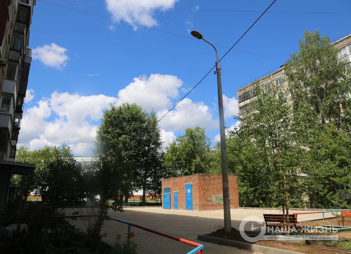 Во дворах трёх домов по улице Чехова активно идут работы по благоустройству