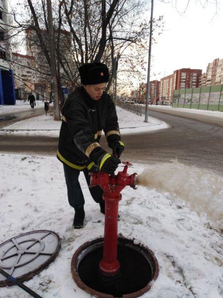 В Мотовилихе проверили состояние пожарных гидрантов