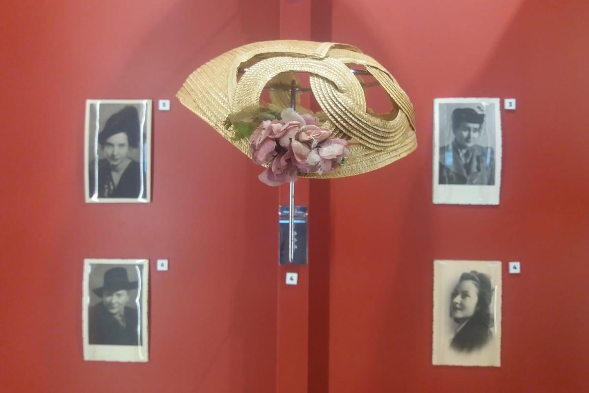 «Всё дело в шляпе»: в Доме Мешкова открылась выставка головных уборов