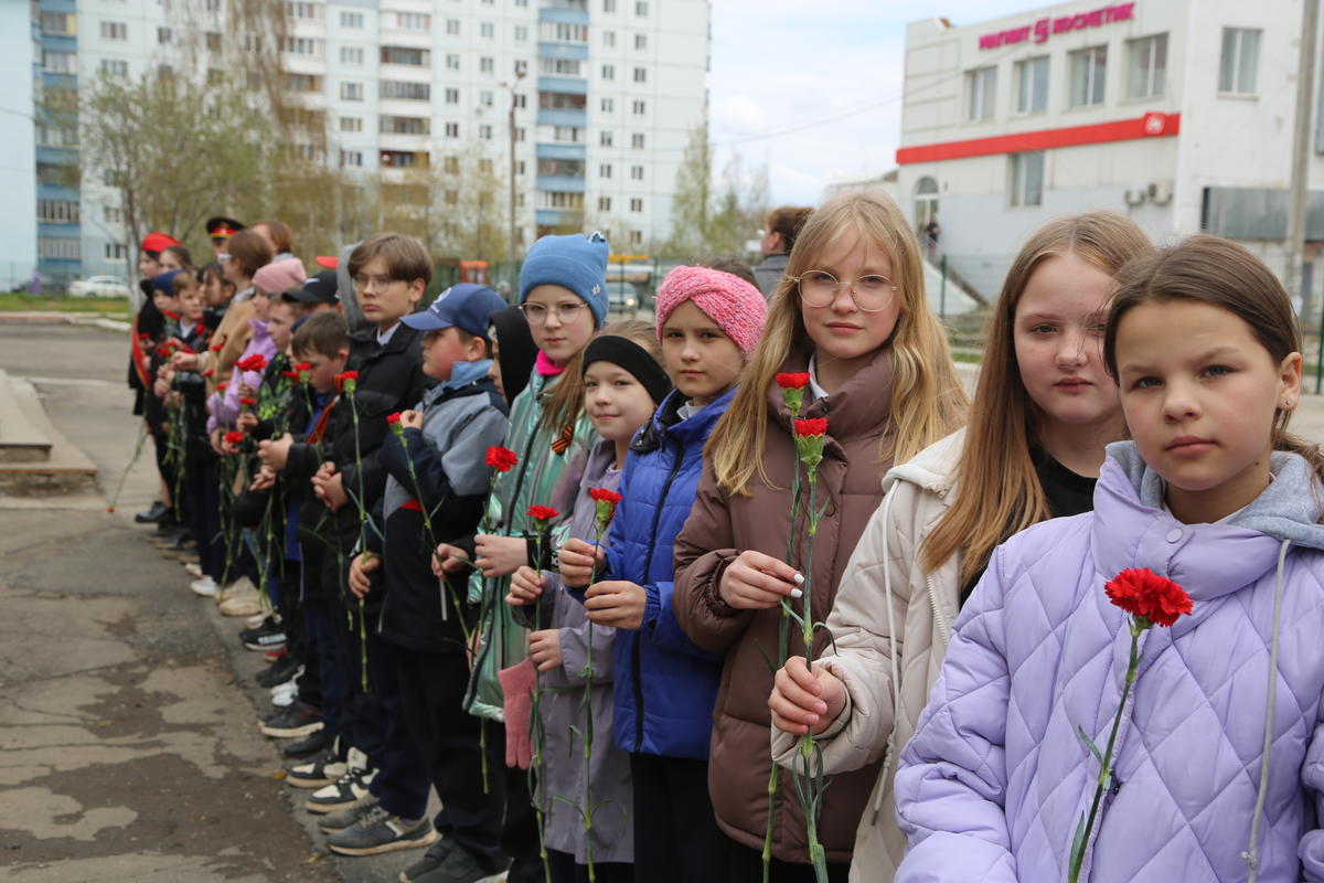 В школе №47 установлена «Парта героя»