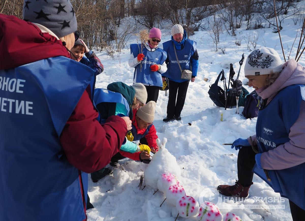 ​В Мотовилихе люди старшего поколения устроили «Снежный ленд-арт»