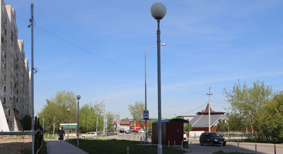 В ЖК «Грибоедовский» отремонтировали фонари и подземную кабельную линию рядом с автобусной остановкой 