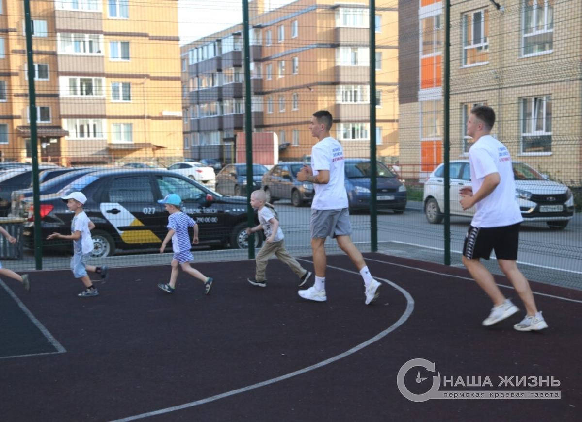В Мотовилихе волонтёры снова начнут проводить досуговые занятия с детьми на мини-стадионах во дворах