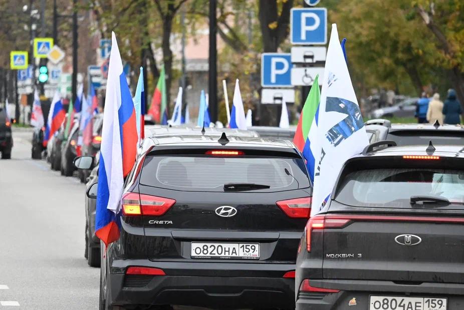 В Перми состоялся автопробег и флешмоб «89 регионов», приуроченные к годовщине воссоединения новых регионов с РФ