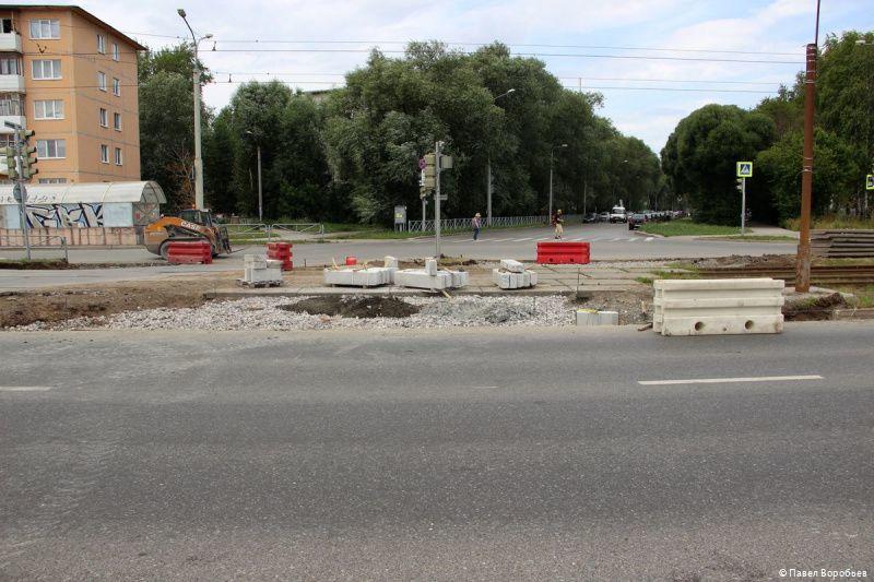 В Мотовилихе укладывают верхний слой асфальта на переходе от улицы Стахановской до Восточного обхода