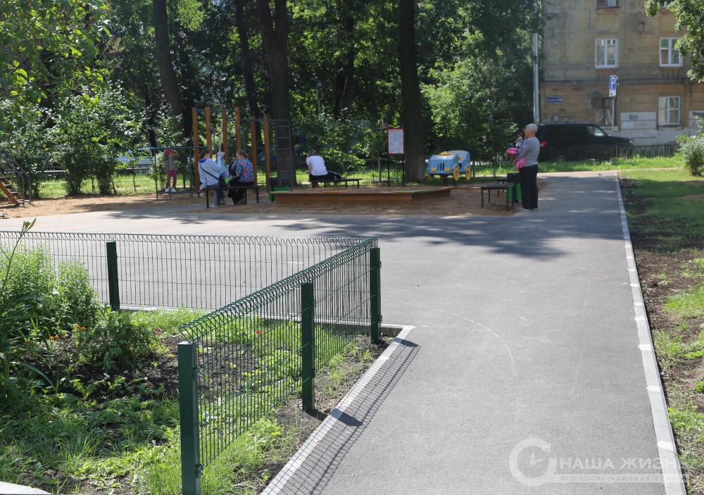 Обустройство дворовых территорий в Мотовилихе продолжается