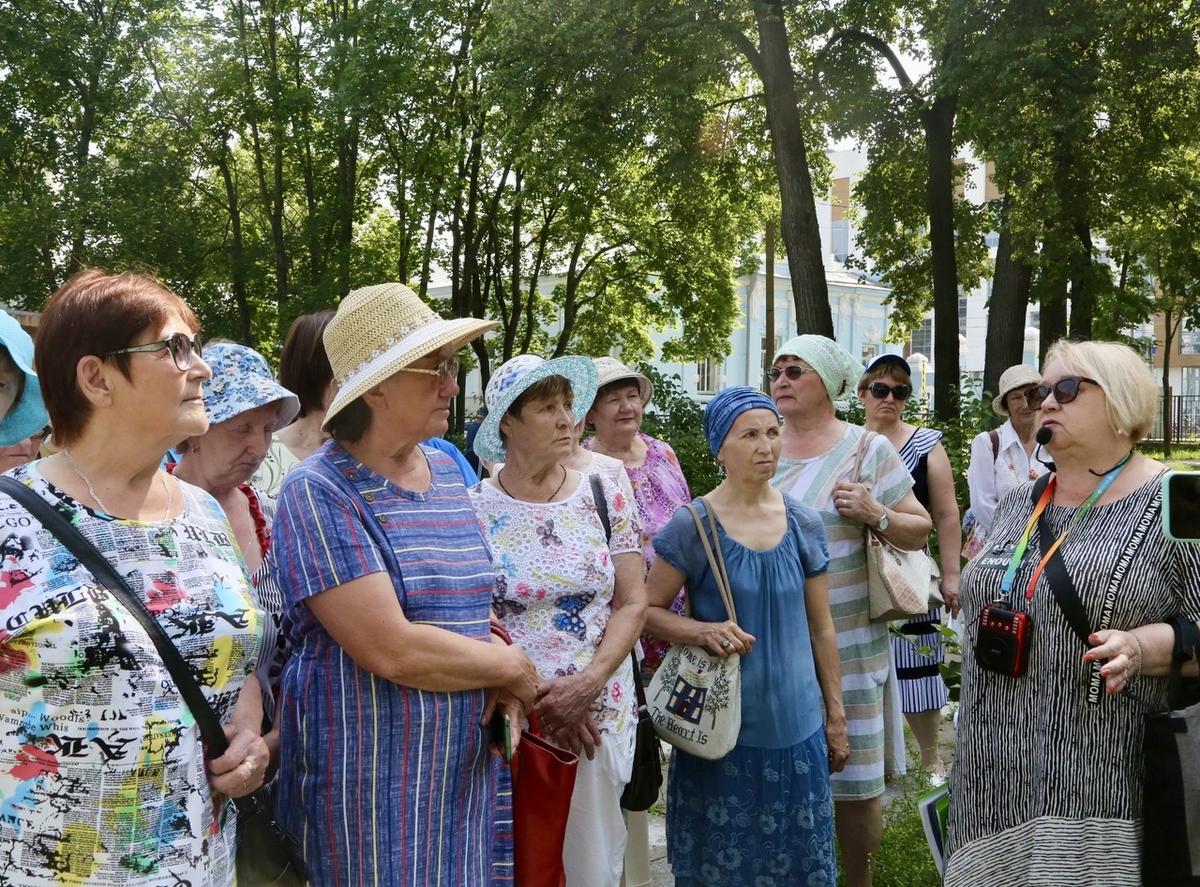 Представительницы старшего поколения Мотовилихи посетили экскурсию по великому чайному пути