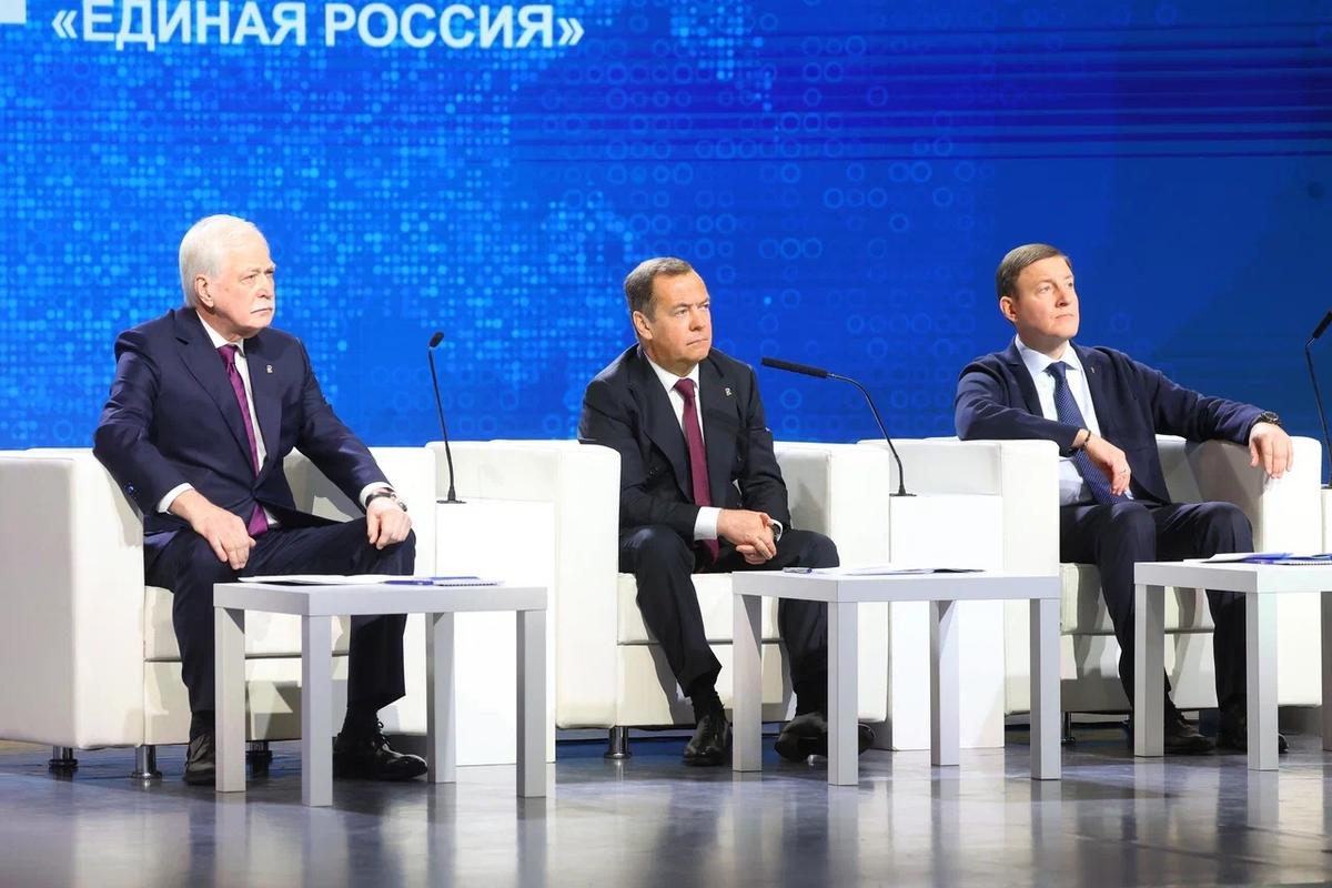 ​«Единая Россия» единогласно поддержала выдвижение Владимира Путина кандидатом в Президенты