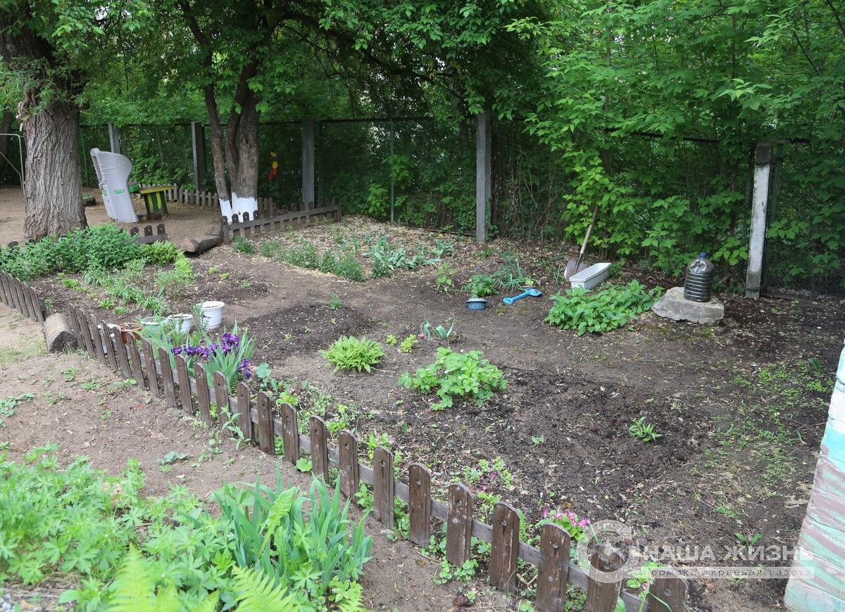 Цветники и маленький огород: в детский сад Мотовилихи завезли чернозём