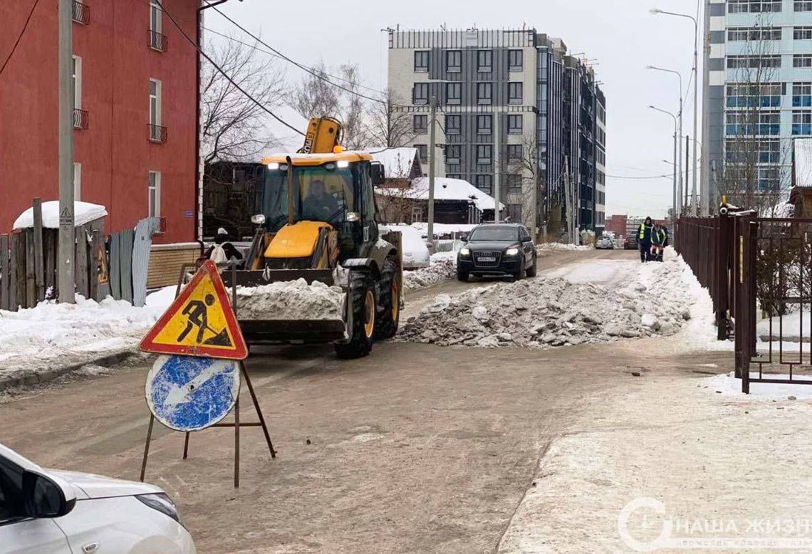 ​В Мотовилихе продолжается работа по уборке улиц от снега