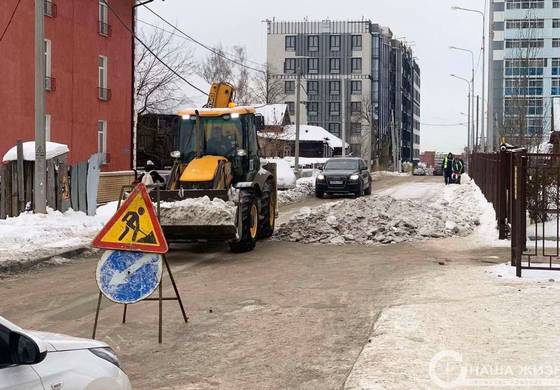 ​В Мотовилихе продолжается работа по уборке улиц от снега
