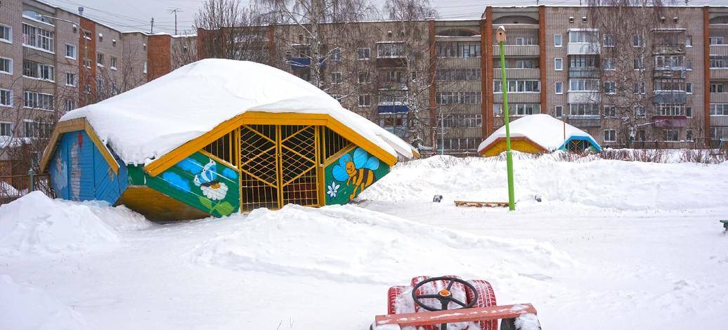 Обязаны ли родители заниматься уборкой снега на территории детского сада?