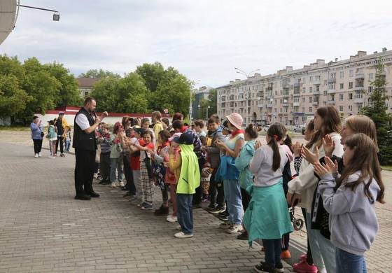 У Пермского цирка состоялось праздничное мероприятие, приуроченное ко Дню молодёжи 