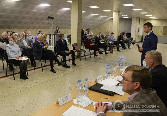 В Мотовилихе глава города встретился с общественностью для обсуждения застройки бывшего стадиона «Молот»