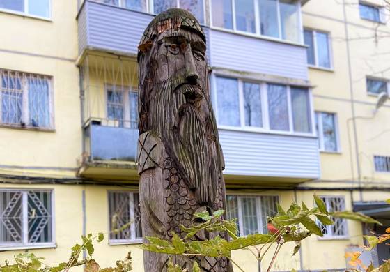 Деревянная скульптура по адресу ул. Крупской, 87 