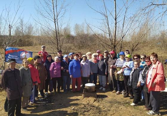 Представители старшего поколения Мотовилихи провели субботник на берегу реки Камы  