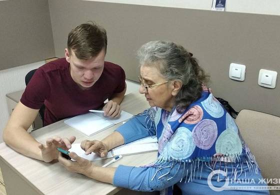 В Мотовилихе жители старшего поколения могут обучиться работе с телефонами и онлайн-сервисами