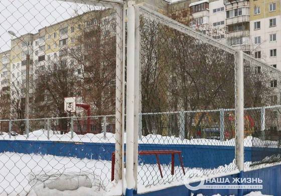 ​На Садовом планируется обновить хоккейную коробку